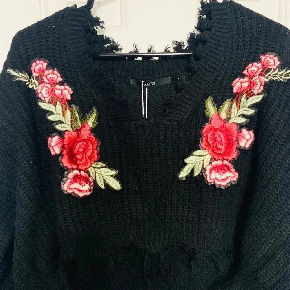 🧾NWT ZAFUL Crochet Sweater - Picture 2 of 7